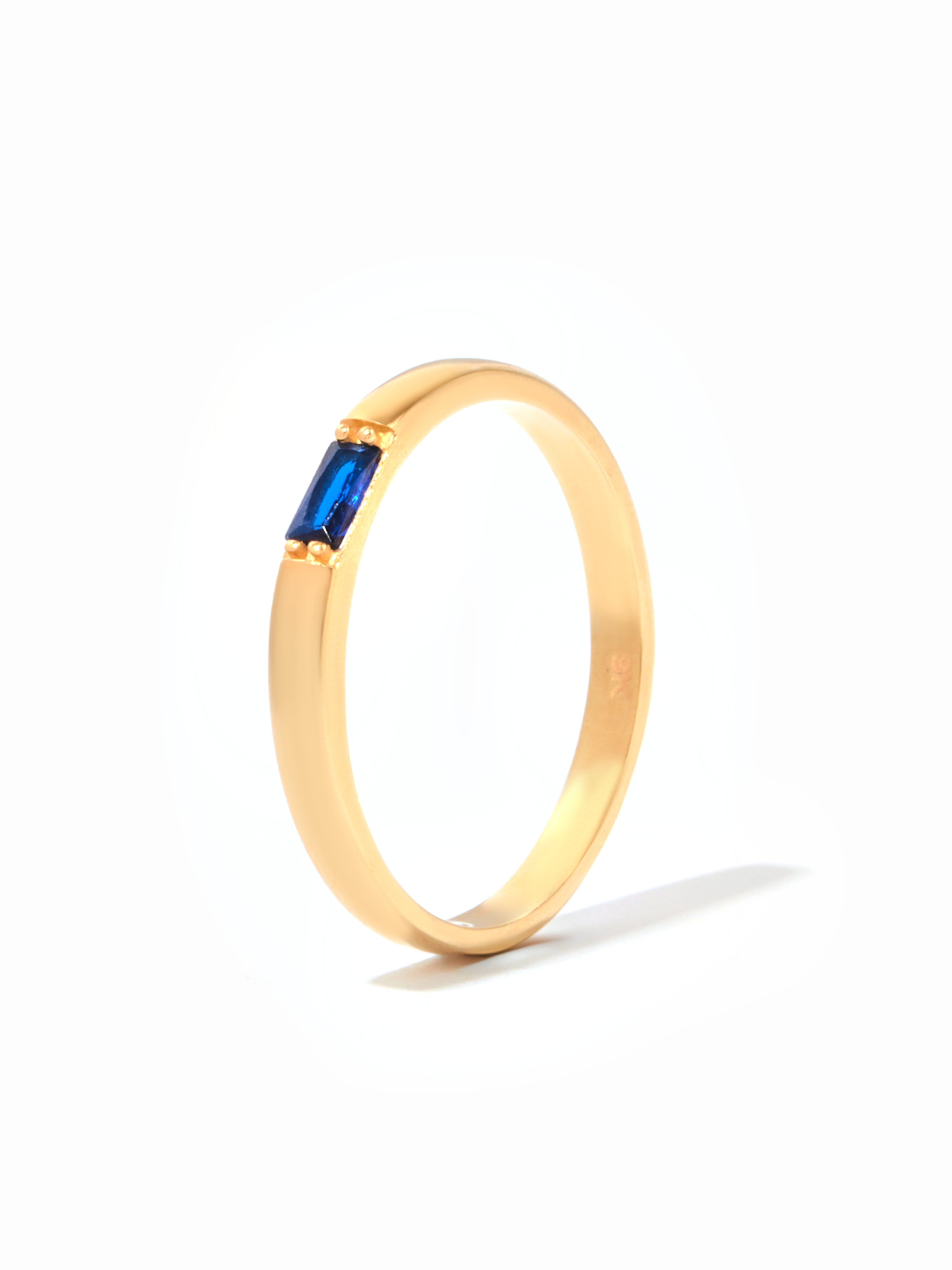 9ct Yellow Gold Baguette Cut Gemstone Ring - Dark Blue