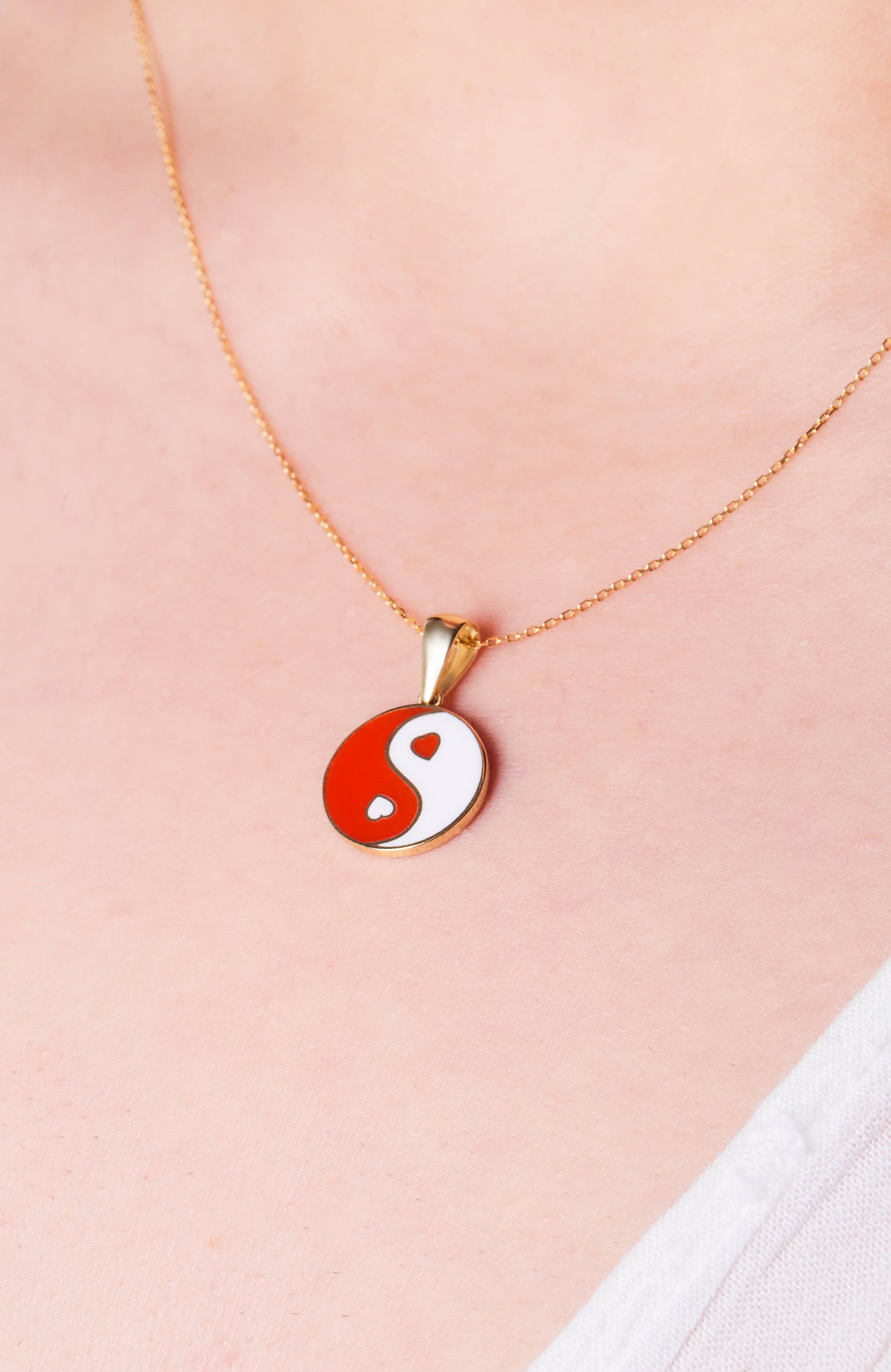 18ct Yellow Gold Chain with Ying & Yang Pendant - Red & White